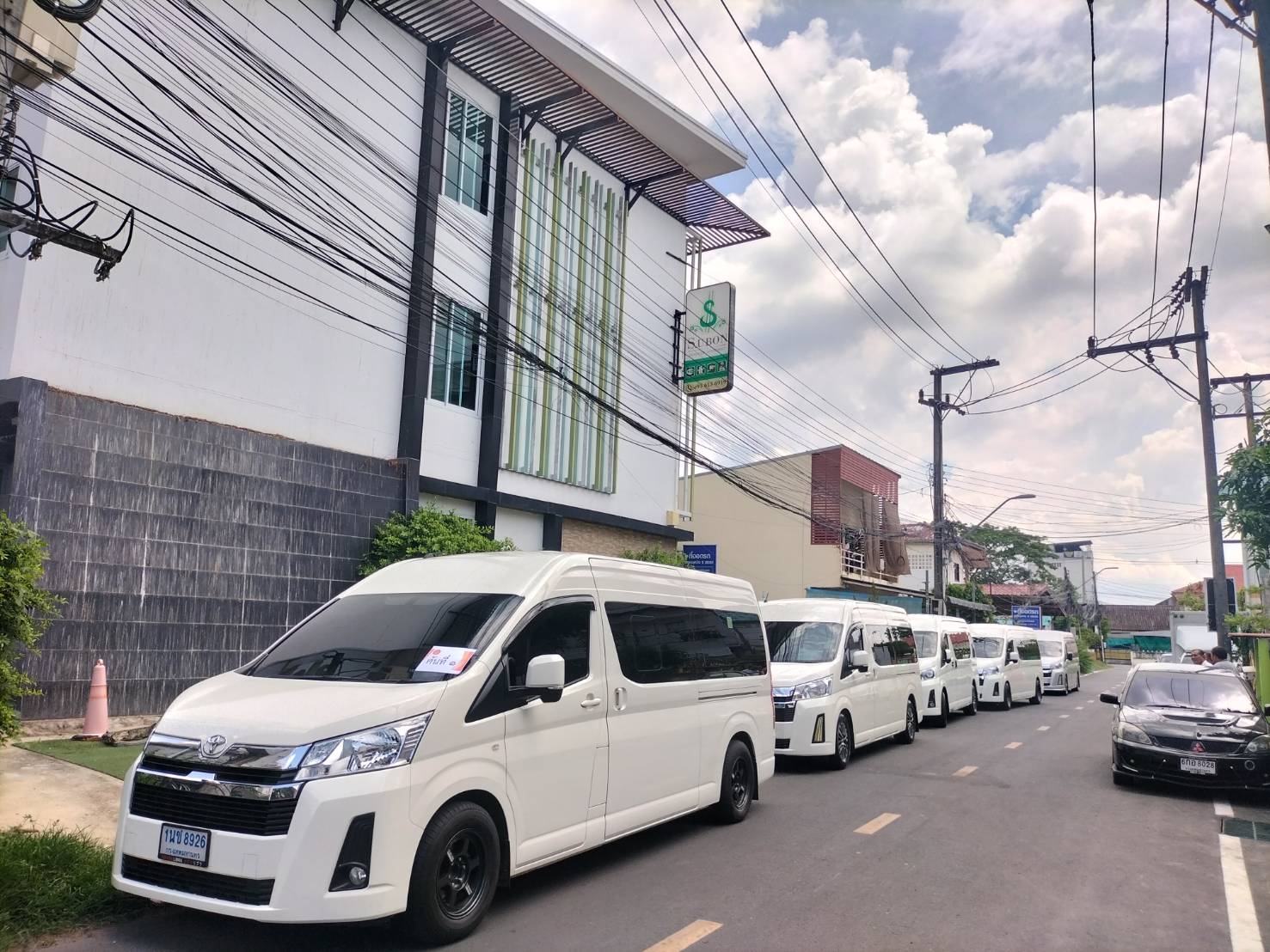 รถตู้อุบลนายต๊ะวีไอพี VIP